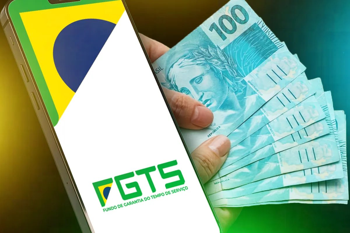 Celular com aplicativo do FGTS e notas de R$ 100 ao fundo.