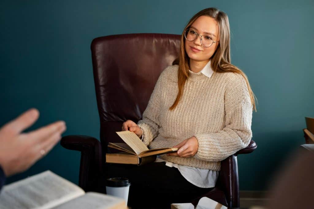 Encontro de leitura em grupo para debates literários