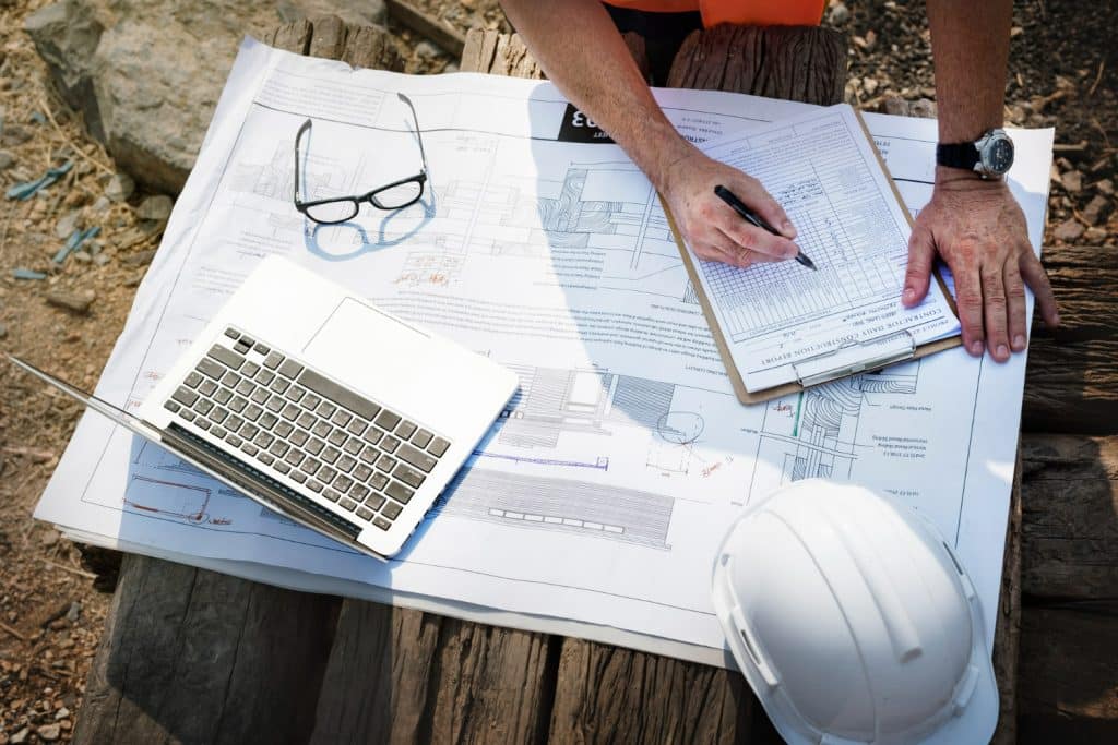 Projeto de engenharia civil em análise de obra.