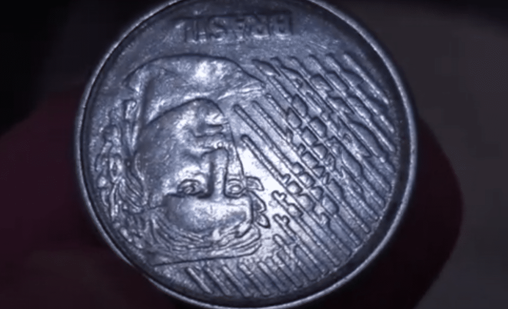 Moeda de 10 centavos de 1994, com seu anverso invertido, mostrando o erro de cunhagem.