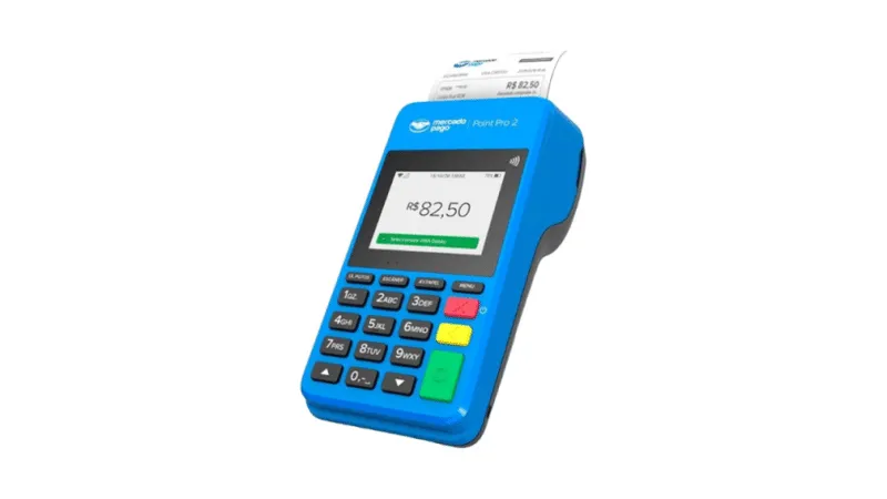 Maquininha Mercado Pago Point Pro 2 com tela exibindo valor de pagamento e comprovante sendo impresso.