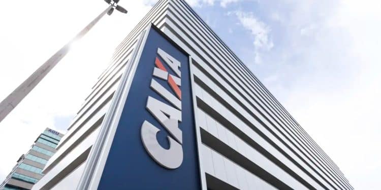 Fachada de prédio da Caixa, banco que paga o Pé-de-Meia e o ressarcimento do PIS/Pasep
