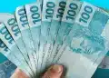 Notas de R$ 100 em dinheiro representando o Saque Calamidade do FGTS de até R$ 6.220 para trabalhadores elegíveis