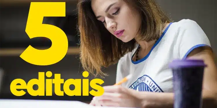 Estudante fazendo anotações com a sobreposição de texto "5 editais", representando os concursos públicos com vagas abertas.