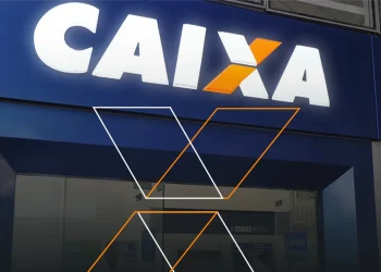 Fachada da agência da Caixa Econômica Federal com a logo e texto "CAIXA", ilustrando a oportunidade do novo concurso para profissionais