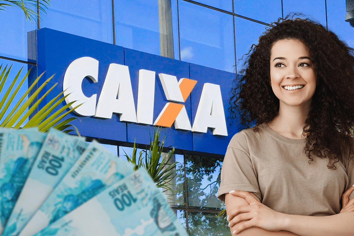 Jovem sorridente em frente à agência CAIXA com cédulas de cem reais representando liberação do saque de R$ 6.220