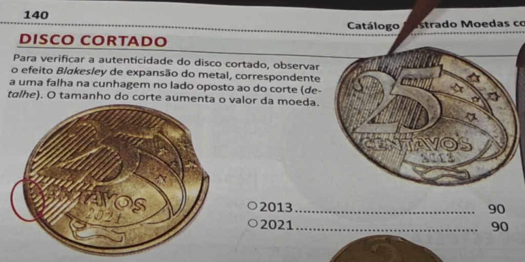 Página de catálogo de moedas mostrando duas moedas raras de 25 centavos, dos anos 2013 e 2021, com o erro de cunhagem conhecido como 'disco cortado'