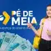 Jovem com mochila amarela sorrindo e mostrando positivo ao lado do logo Pé de Meia e cédulas de 100 reais
