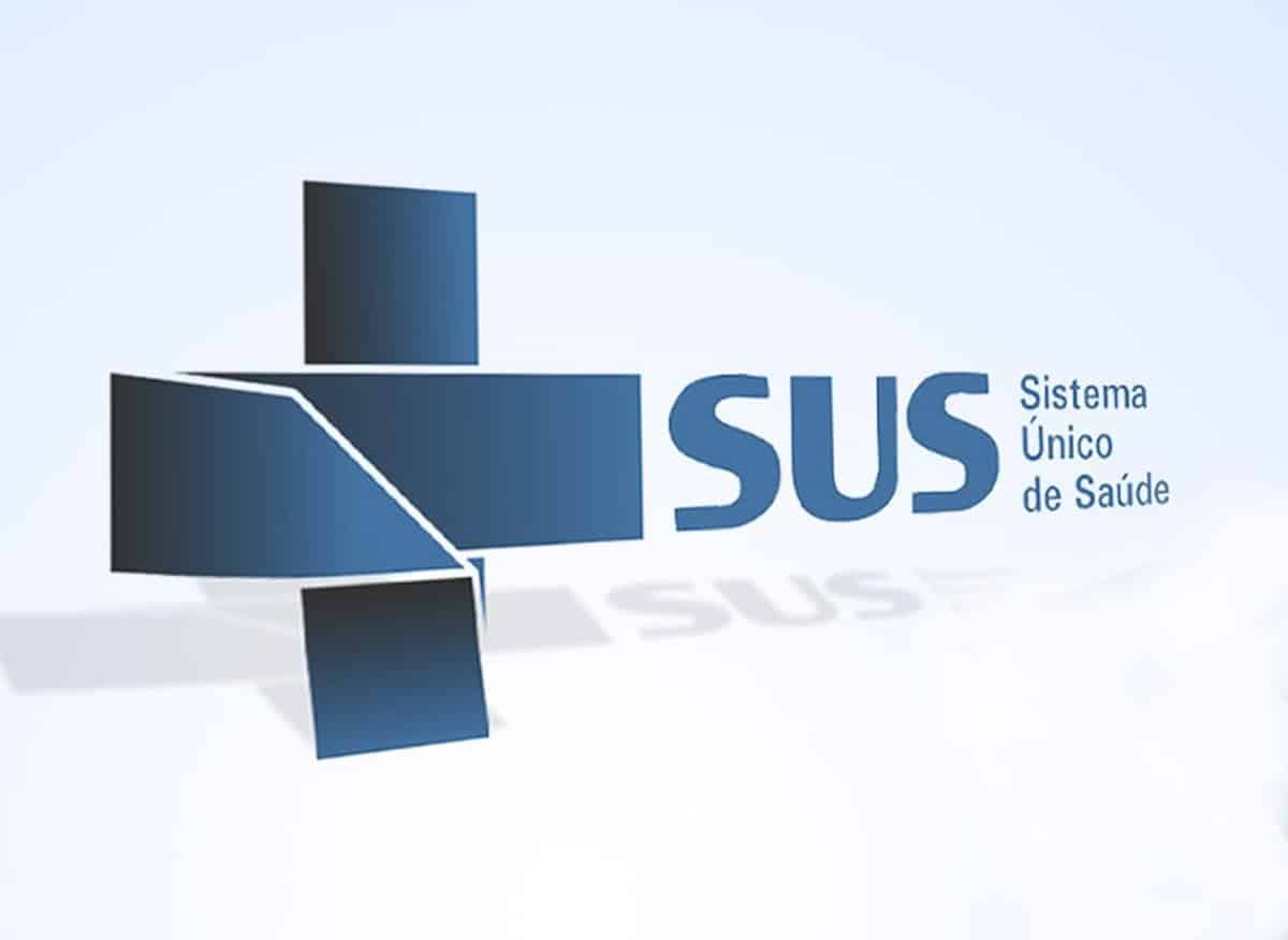 Logo oficial do Sistema Único de Saúde brasileiro com símbolo de cruz em tons de azul