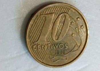Reverso da moeda de 10 Centavos datada de 2001, essencial para verificar o ano de cunhagem e identificar a rara versão com defeito de fabricação.
