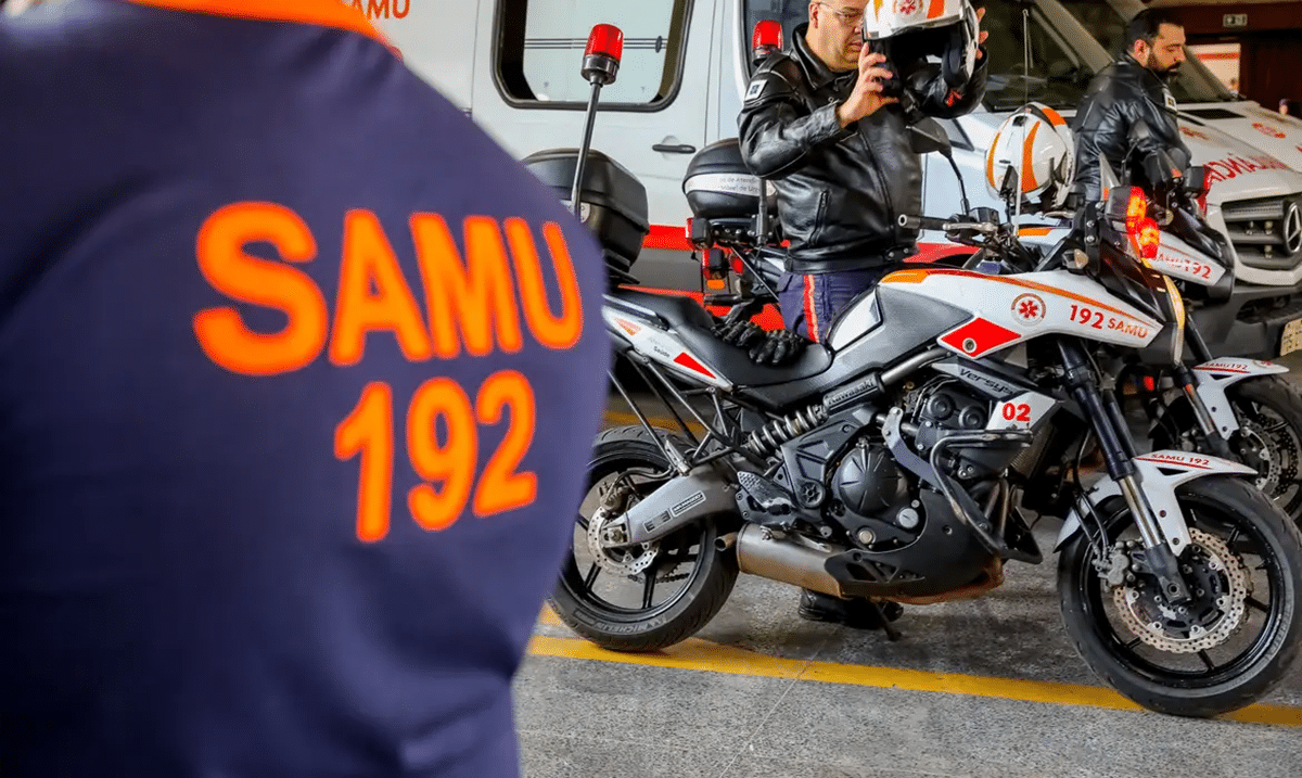 Profissionais do SAMU 192 em serviço representando remuneração e benefícios da carreira