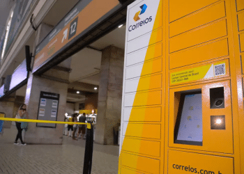 Locker dos Correios em agência evidenciando estrutura da empresa pública
