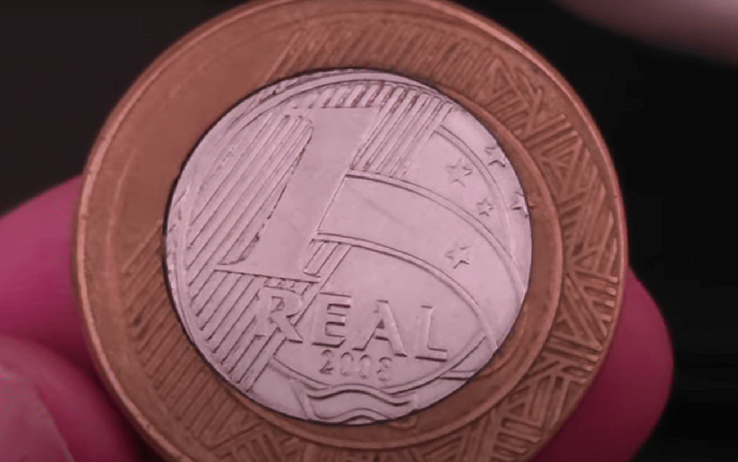 Moeda de 1 Real de 2008 rara com potencial de erro de cunho descentralizado boné numismática 