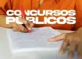 Mulher estudando para concurso público da prefeitura, editais abertos para níveis fundamental, médio, técnico e superior. Oportunidades de emprego.