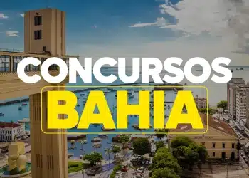 Vista aérea do Elevador Lacerda e Mercado Modelo em Salvador, Bahia, com texto Concursos Bahia