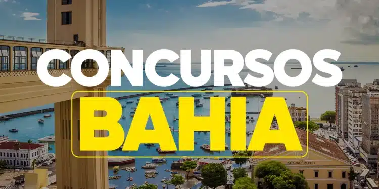 Vista aérea do Elevador Lacerda e Mercado Modelo em Salvador, Bahia, com texto Concursos Bahia