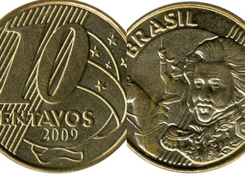 Imagem da moeda de 10 centavos do ano de 2009, lado a lado com o busto do Patrono (Dom Pedro I). A foto ilustra uma peça rara, muito procurada por colecionadores devido a erros de cunhagem que elevam seu valor a R$ 400.