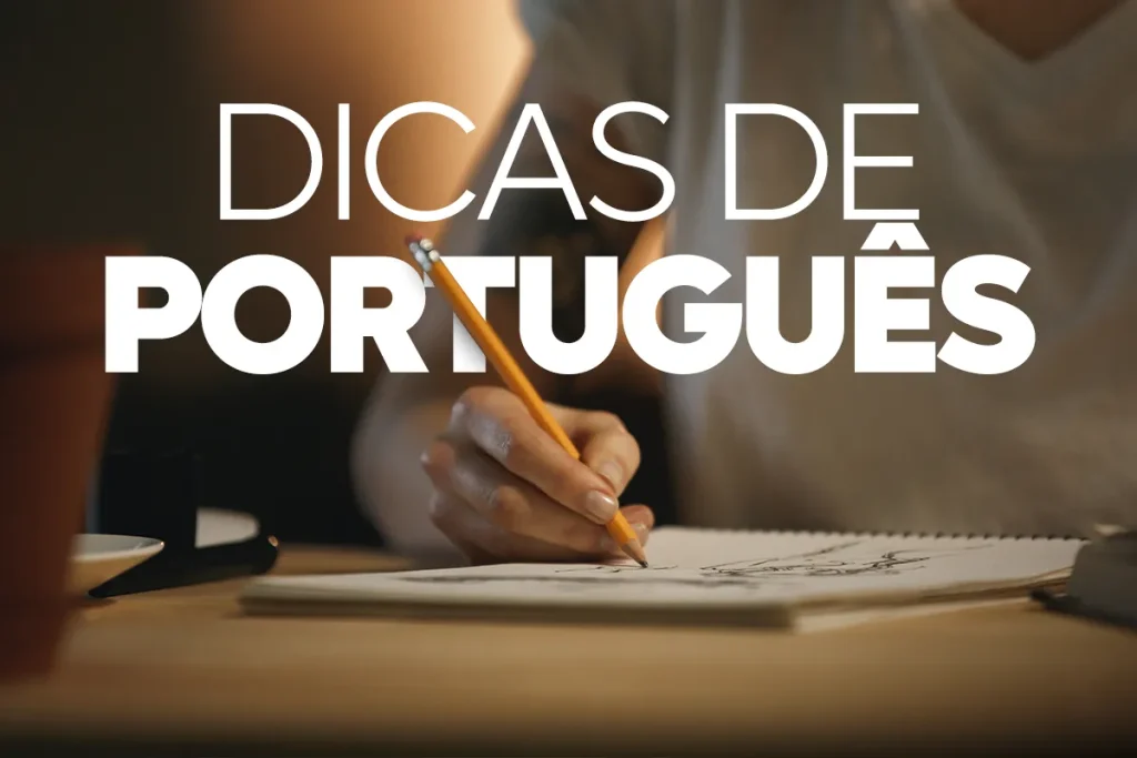Mão escrevendo com um lápis em um caderno sobre uma mesa, com a sobreposição "DICAS DE PORTUGUÊS", ilustrando a prática e a memorização das regras de "esta" e "essa".