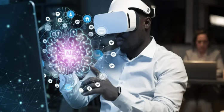 Homem negro usando óculos de realidade virtual com ícones digitais e cérebro de IA em holograma à frente