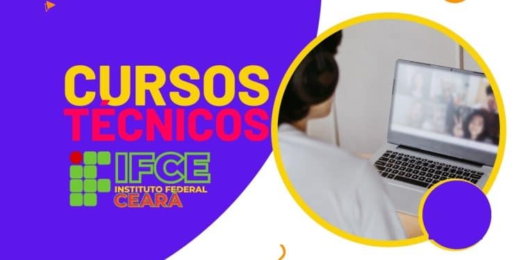Estudante assistindo videoaula do IFCE em laptop para curso técnico EAD