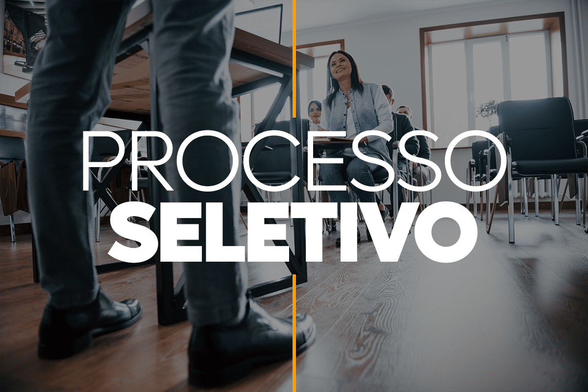 Ambiente de processo seletivo com candidata caminhando em direção à mesa de avaliação em escritório moderno iluminado