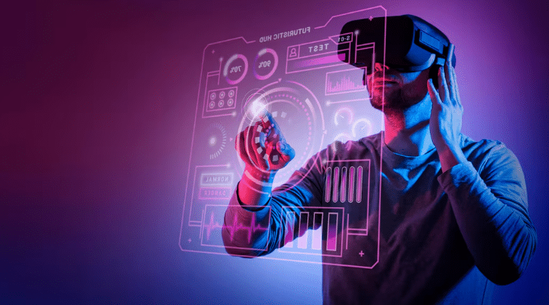 Pessoa usando óculos de realidade virtual interagindo com painel digital holográfico futurista em luzes roxas