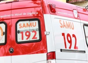 Ambulância do Serviço de Atendimento Móvel de Urgência SAMU 192 com logo e número visíveis.