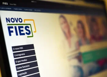 Página do site do FIES com informações sobre o novo programa de financiamento estudantil.