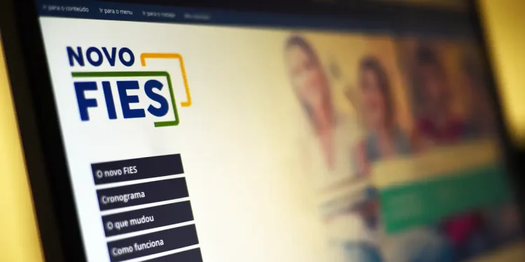 Página do site do FIES com informações sobre o novo programa de financiamento estudantil.