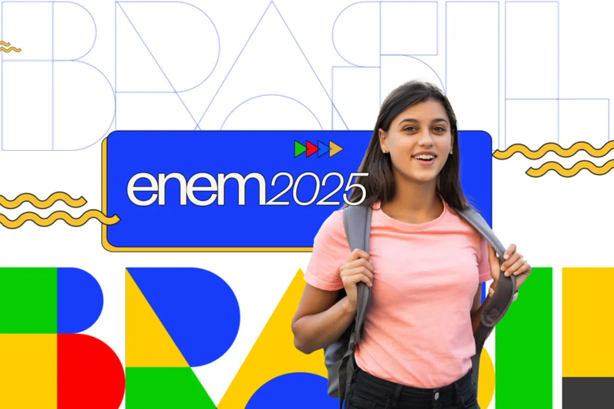 Estudante sorridente com mochila em frente ao logo Enem 2025 e elementos gráficos, ilustrando a preparação e estratégias de prova como a gestão de chutes no exame