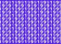 Teste de QI com vários números 1999 em branco e lilás sobre fundo azu.