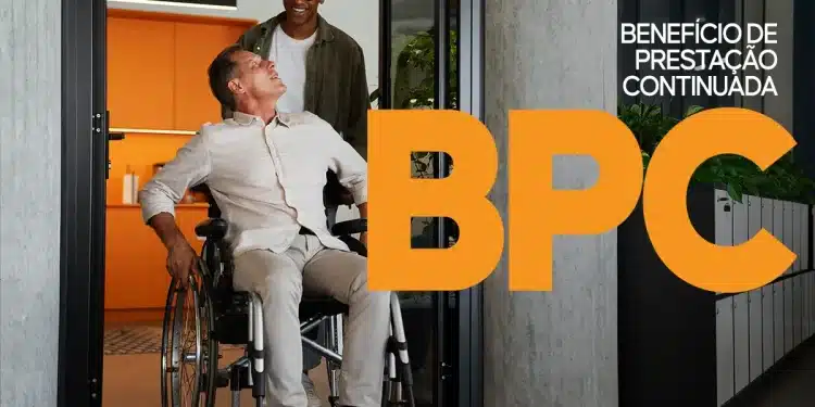 Homem em cadeira de rodas com acompanhante sorridente em ambiente moderno, simbolizando o Benefício de Prestação Continuada.