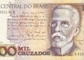 Cédula de 1.000 Cruzados com a imagem de Machado de Assis e trecho de sua obra, um item procurado por colecionadores de notas antigas.