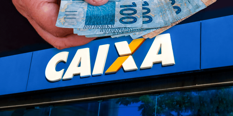 Notas de dinheiro sendo seguradas sobre fachada da Caixa, relacionada ao saque emergencial de até R$ 6.220 disponível até 26 de novembro.