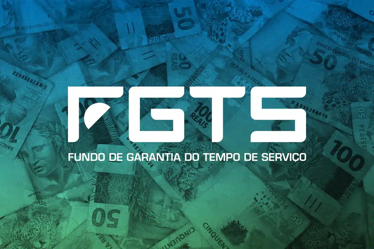 FGTS Saque Calamidade Aplicativo Documentos Caixa Logo do FGTS (Fundo de Garantia por Tempo de Serviço) sobre notas de dinheiro. O artigo detalha o passo a passo e os documentos para solicitar o Saque Calamidade de R$ 6.220 na Caixa.
