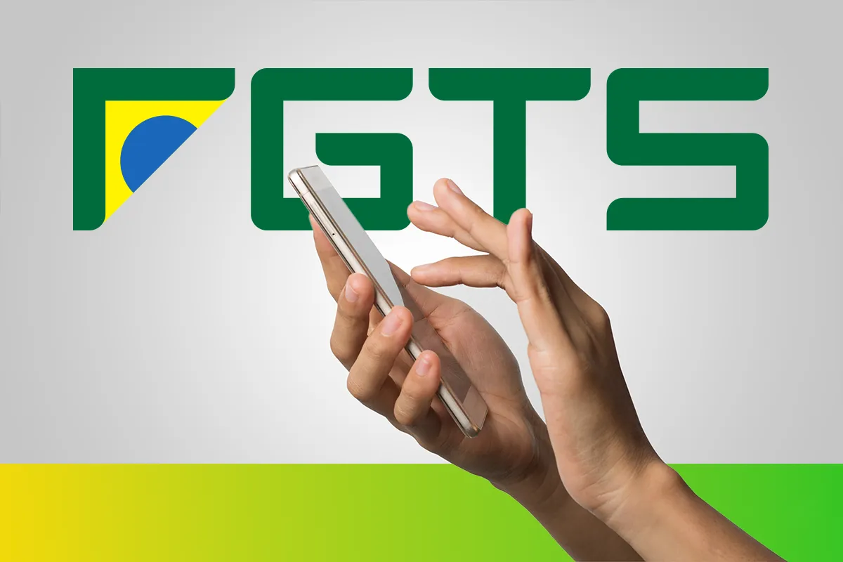 Mão segurando um celular com o logotipo do FGTS ao fundo, simbolizando a consulta e saque de valores do benefício.