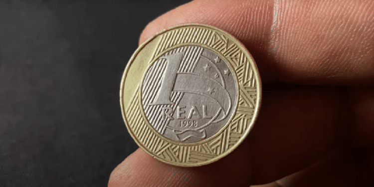 Moeda de 1 Real de 1998 com a inscrição do ano visível. A peça é uma variante rara "Prova" (com a letra P) que alcança valores de colecionador.