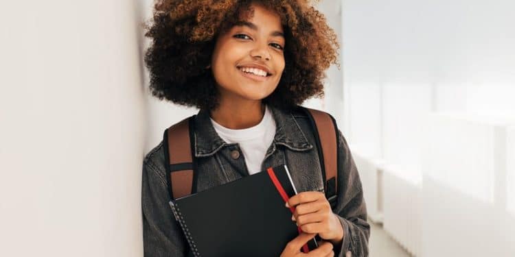 Liberação de R$ 400 do Pé-de-Meia com data de pagamento divulgada.