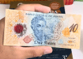 Cédula brasileira de 10 Reais de polímero (plástico) com a efígie de Pedro Álvares Cabral e a estampa "D". A cédula pode conter o raro erro de impressão procurado por colecionadores.