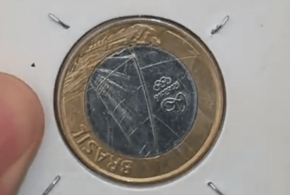 Moeda com o erro de Reverso Invertido (Imagem de cabeça para baixo que colecionadores pagam até R$ 400)