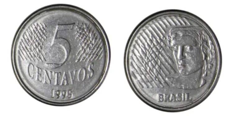 Frente e verso de uma moeda prateada de 5 centavos de 1995 do Real, exibindo o número 5 e a efígie da República sobre fundo branco.