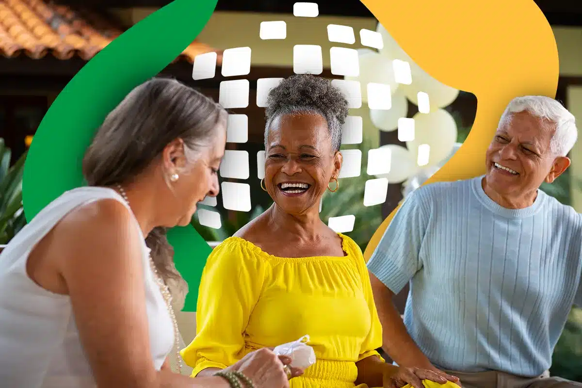 Quem pode receber o adicional de 25% na aposentadoria do INSS. Idosos conversando e sorrindo enquanto representam segurados do INSS que podem ter direito ao adicional de 25% na aposentadoria.