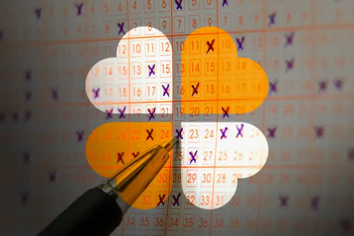 Aposta da loteria marcada com caneta, ilustrando o ranking dos estados que mais ganharam na Mega da Virada.