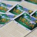 Bilhetes de loteria da Mega da Virada 2025, com destaque para o número de apostas e datas.