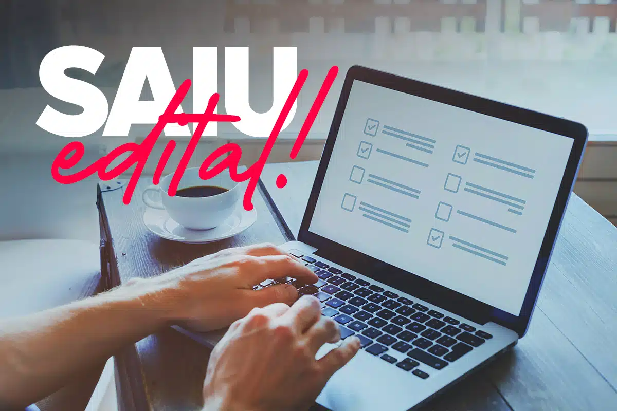 Concurso Prefeitura de Carbonita MG Imagem anunciando o edital de concurso público, com a palavra 'SAIU EDITAL!' em destaque e uma pessoa digitando em um laptop, simbolizando o processo de inscrição.