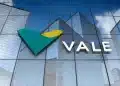 Fachada espelhada de prédio corporativo da Vale, empresa que abre processo seletivo com vagas em todo o Brasil.