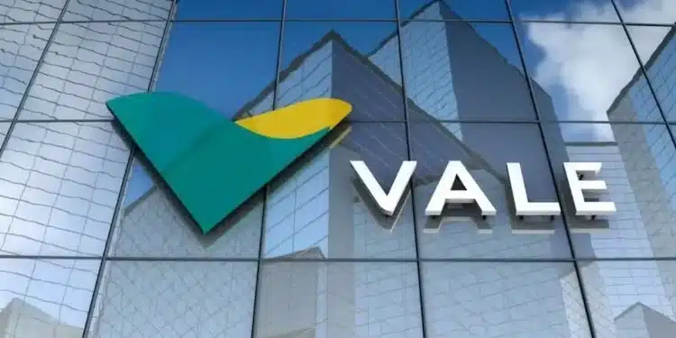 Fachada espelhada de prédio corporativo da Vale, empresa que abre processo seletivo com vagas em todo o Brasil.
