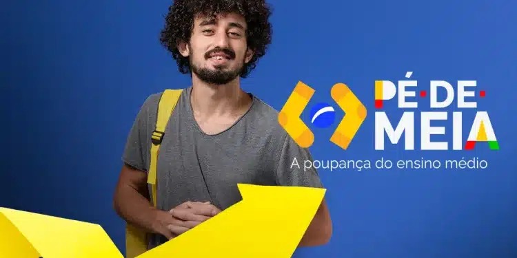 Jovem estudante sorridente com mochila ao lado do logo Pé-de-Meia e seta amarela indicando crescimento financeiro do benefício de 900 reais