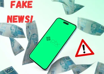 Imagem ilustrativa de fake news sobre transações Pix acima de R$ 5 mil sem taxas, com celular e notas de R$ 100 ao fundo.