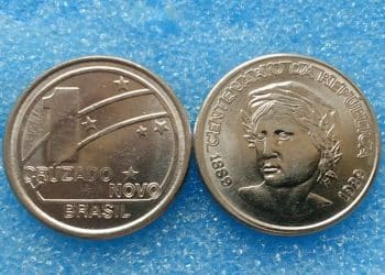 Frente e verso da moeda de 1 Cruzado Novo de 1989 (Comemorativa do Centenário da República com defeito raro)